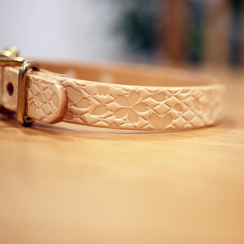 [#A8894]サクラ犬具製作所　本革　桜　菱文様　和柄型押し模様首輪 　日本製