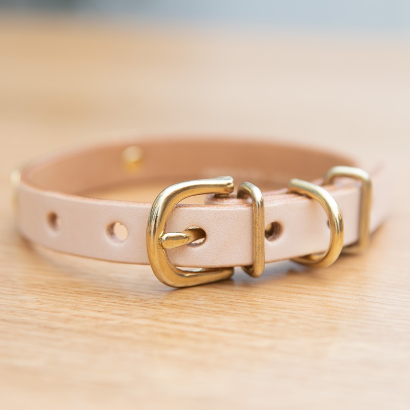 犬種別顔アイコン　切削彫刻　迷子札付首輪　おなまえ首輪　真鍮彫刻プレート付　本ヌメ革/本革　手仕上げ　　真鍮金具　首輪(小型犬・中型犬・大型犬)　A88900 