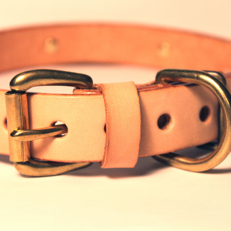 中・大型犬用　迷子札付首輪　おなまえ首輪　真鍮彫刻プレート付　本ヌメ革/本革　手仕上げ　　真鍮金具　首輪　24mm幅/20mm幅　A88890 -24/20