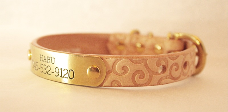 [#A8891]サクラ犬具製作所　本革　唐草型押し模様首輪 からくさ　日本製