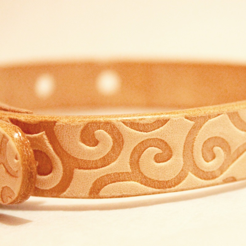 [#A8891]サクラ犬具製作所　本革　唐草型押し模様首輪 からくさ　日本製