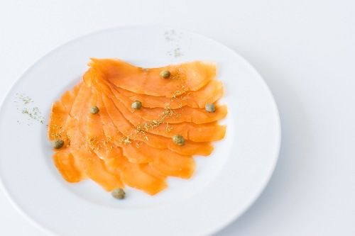 北海道産鮭スモークスライス60g(D)