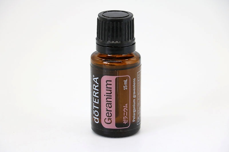 専用　新品　ドテラ　　ゼラニウム　イランイラン　エッセンシャルオイル ドテラ doTERRA ゼラニウム&イランイラン15ml 新品未開封
