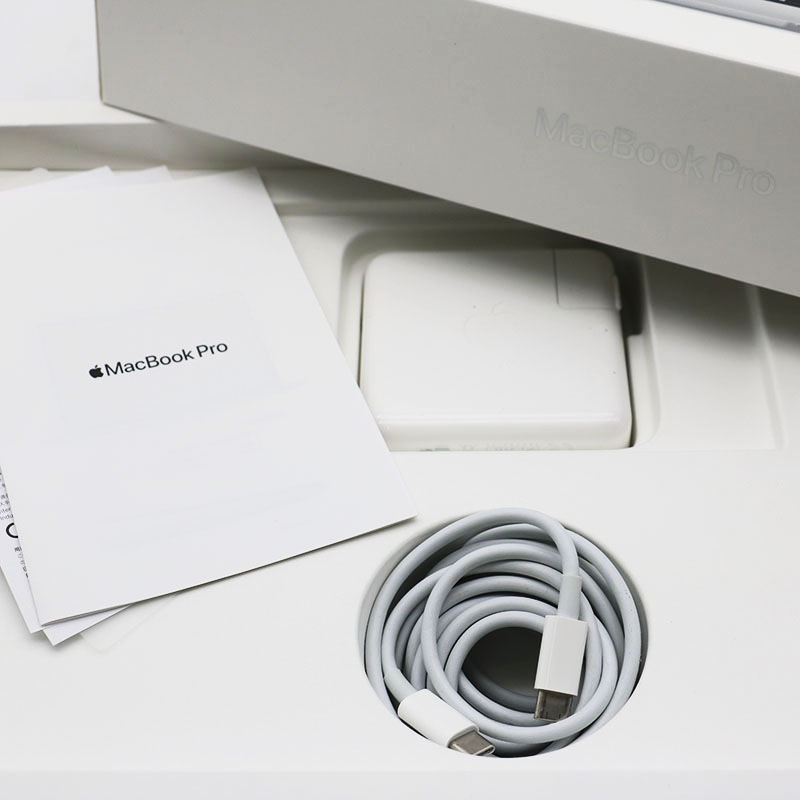 美品】MacBook Pro 13インチ 箱あり 充電器付属
