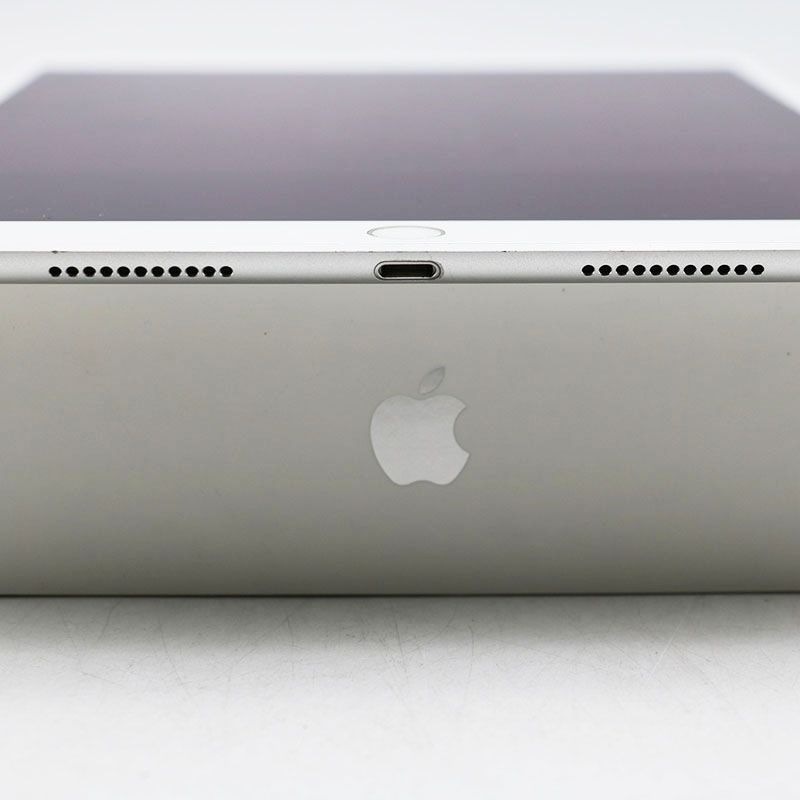 Apple MacBook Pro シルバー 小傷、凹みあり