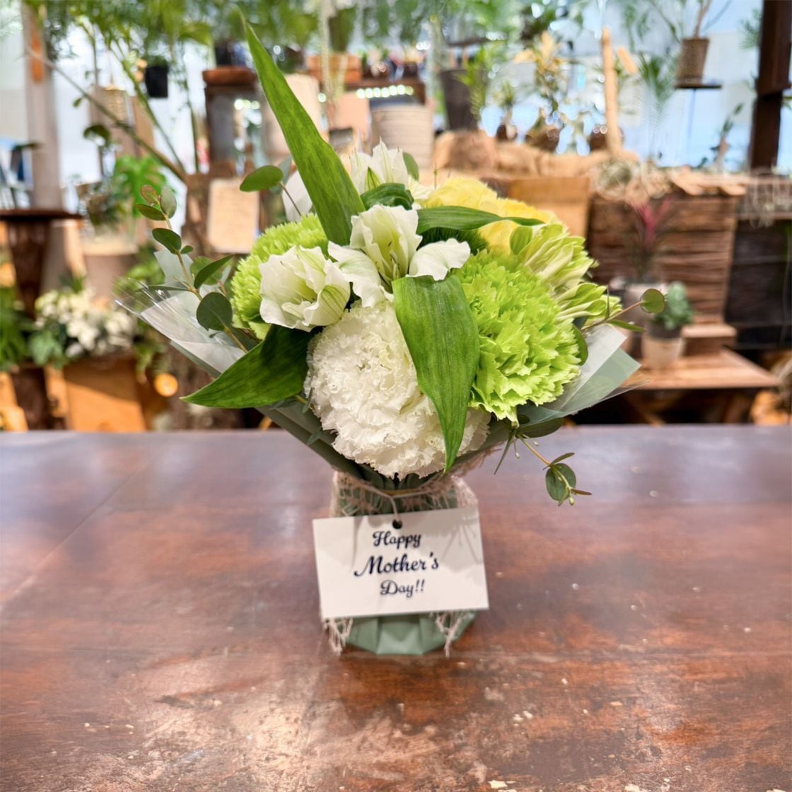 【母の日2026】パルフェブーケ・ホワイトグリーン（イエロー）（5月6日（水）-5月10日（日）のお届け）