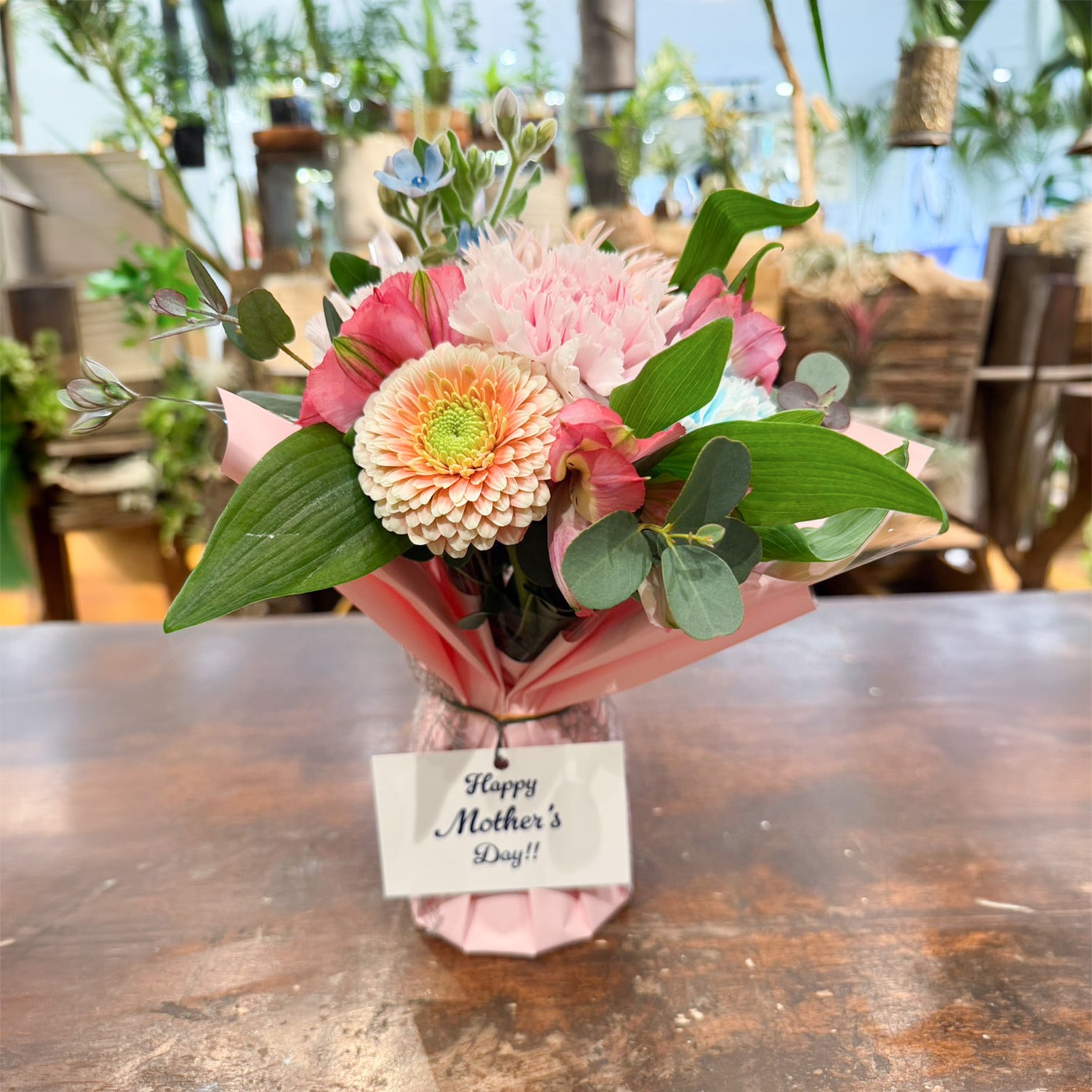 【母の日2026】パルフェブーケ・ピンク(ブルー)(5月6日(水)-5月10日(日)のお届け)