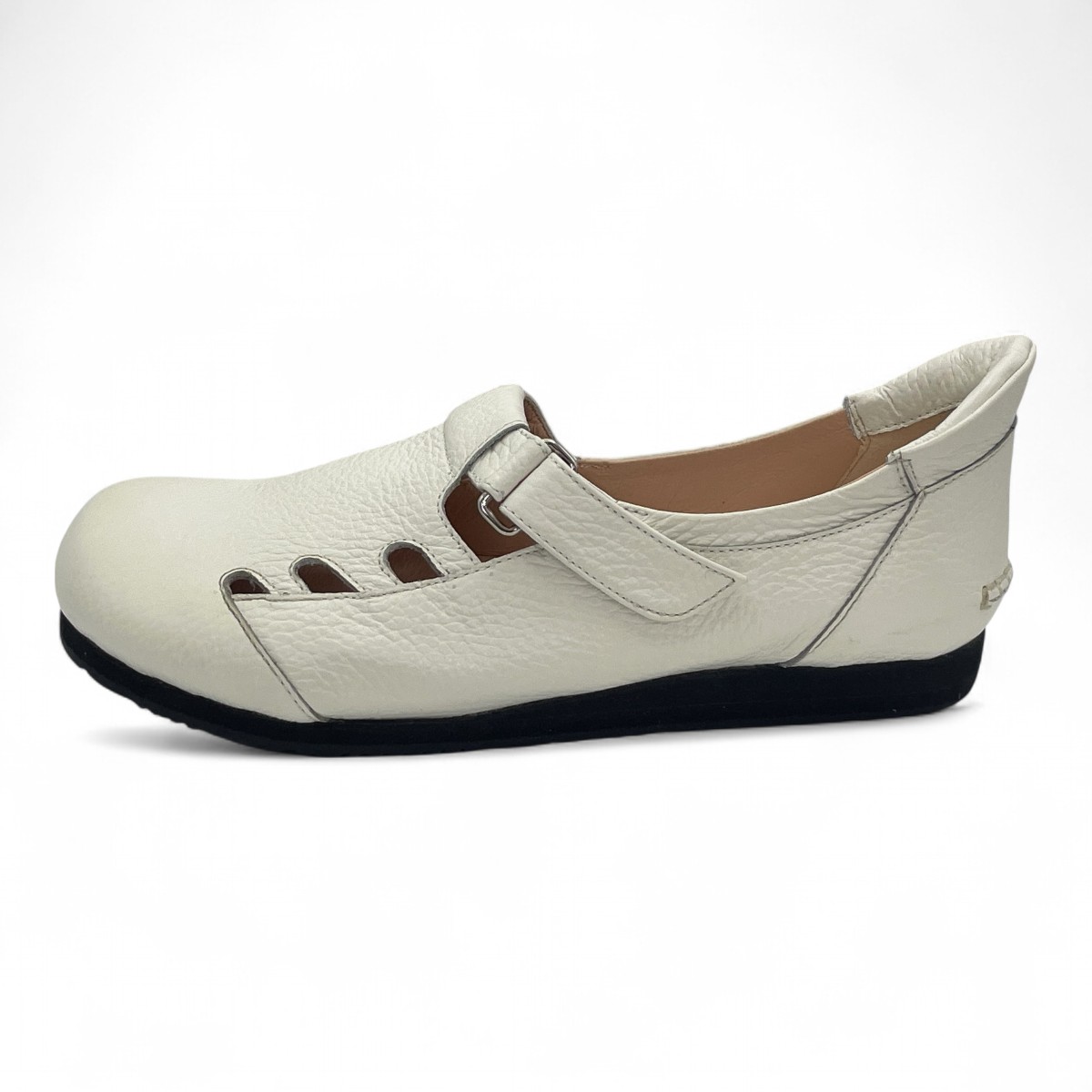 新品未使用 スプラッターデザイン ホワイト レザー 長財布 定価¥37400 革のカシミヤ“鹿革”を使用した柔らかく軽量なレザーブーツが 2025年1月