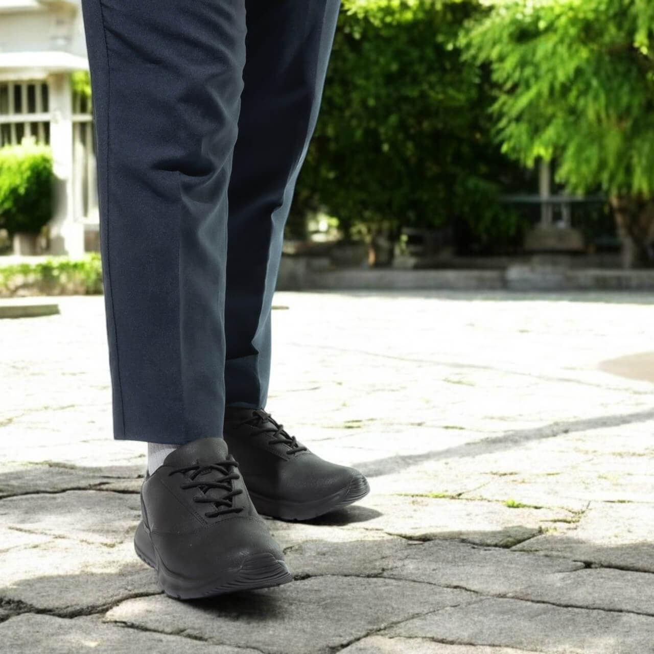 MAKUAKEで900%越え！ビジネスレインシューズ(防水・防滑・消臭機能