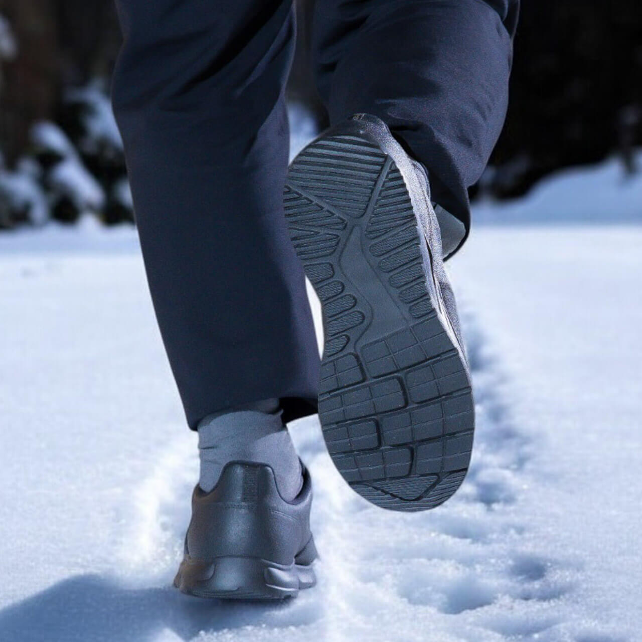 MAKUAKEで900%越え！ビジネスレインシューズ(防水・防滑・消臭機能