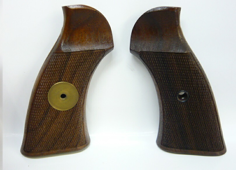 CAW .32AUTO フルチェッカー ウォールナット ウッドグリップ CAW 32オート ウォルナット フルチェッカーグリップ - モデル