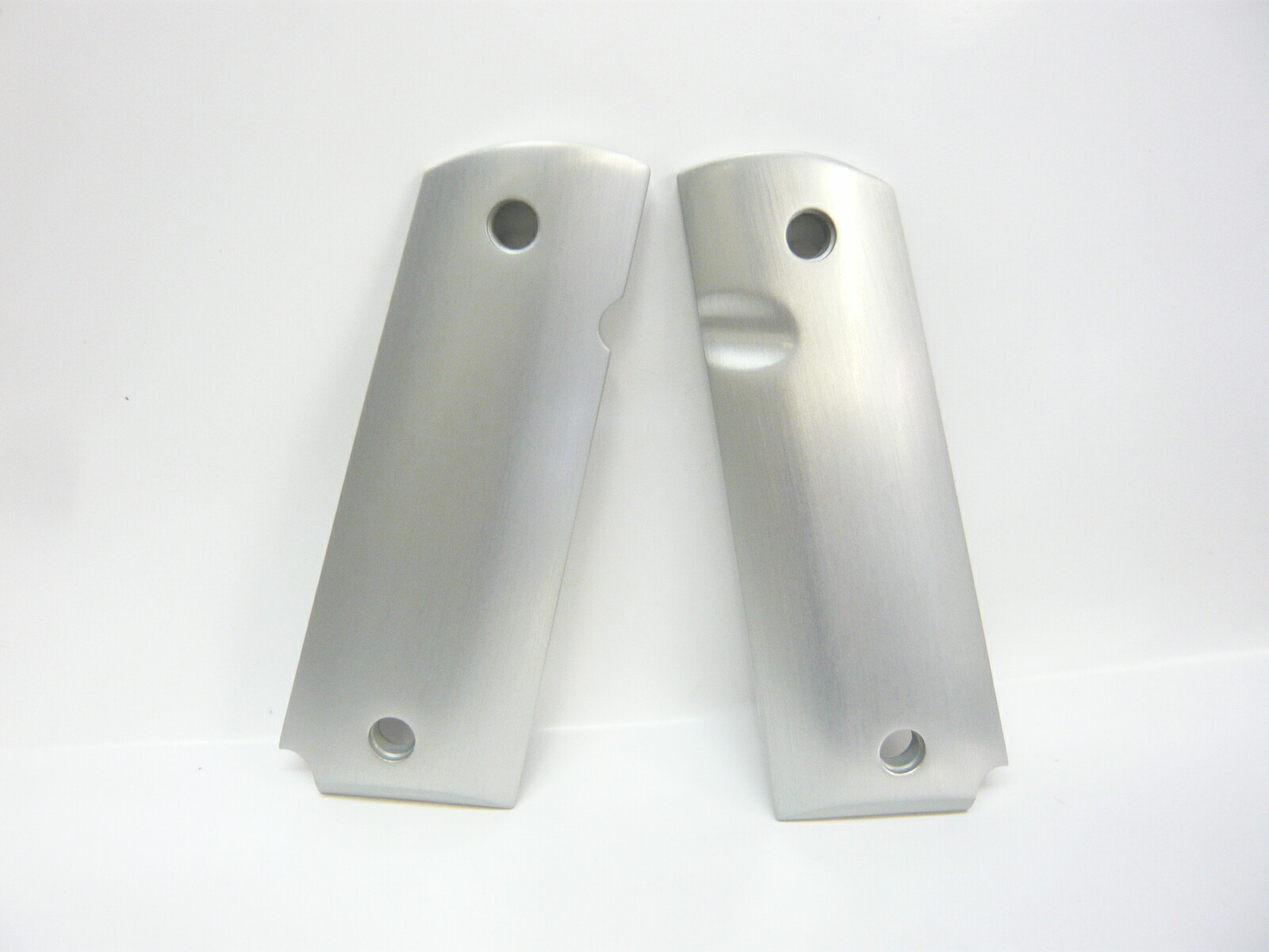 HOGUE アルミグリップ シルバー M1911シリーズ用 2ピース フルサイズ