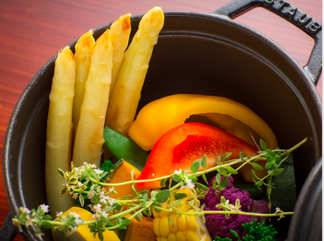 ホワイトアスパラガス白い果実　Excellent　朝霧