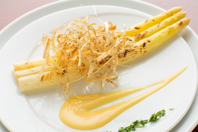 ホワイトアスパラガス白い果実　Excellent　朝霧