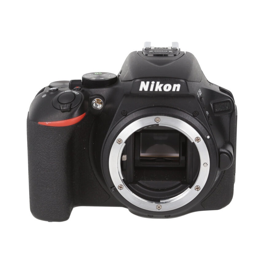 Nikon D5600 + AF-P DX VR 18-55 F3.5-5.6G ��AB��