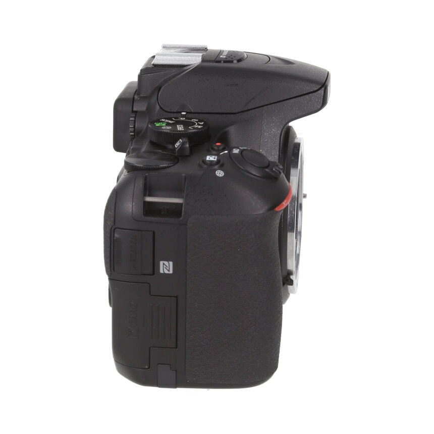 Nikon D5600 + AF-P DX VR 18-55 F3.5-5.6G ��AB��