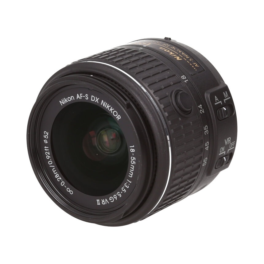 Nikon D3300 + AF-S DX VR 18-55mm F3.5-5.6GII 【AB】 | カメラ