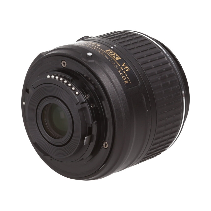 Nikon D3300 + AF-S DX VR 18-55mm F3.5-5.6GII 【AB】 | カメラ