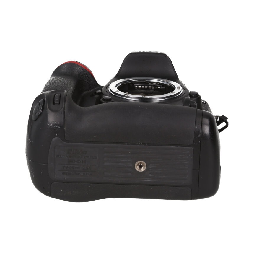 Nikon D610 BODY + MB-D14 ��B��
