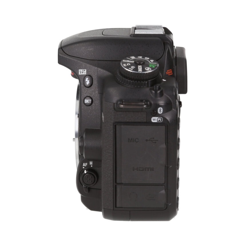 Nikon D7500 ���å� AF-S DX VR 18-140 ��AB��