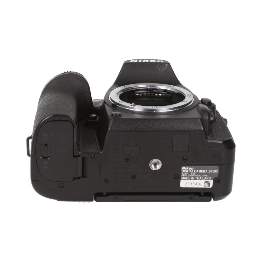 Nikon D7500 ���å� AF-S DX VR 18-140 ��AB��