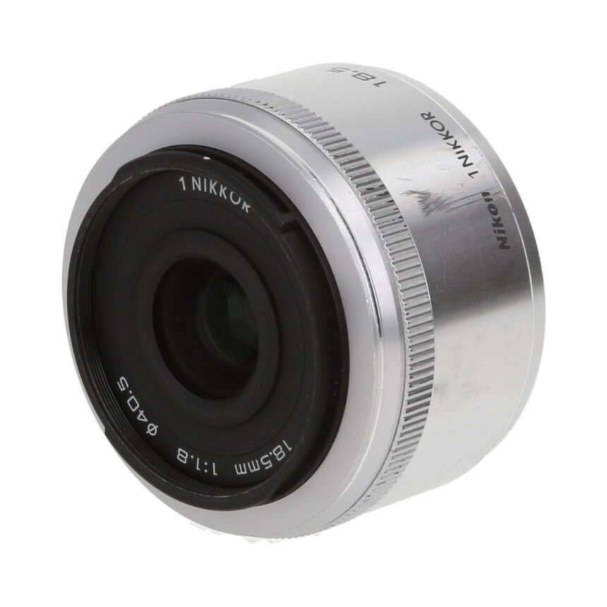 Nikon 単焦点レンズ 1 NIKKOR 18.5mm f/1.8 シルバー ニコンCXフォーマット専用 外観特上級Nikon 単焦点レンズ 1 NIKKOR 18.5mm f⁄1.8 ブラック ニコンCX