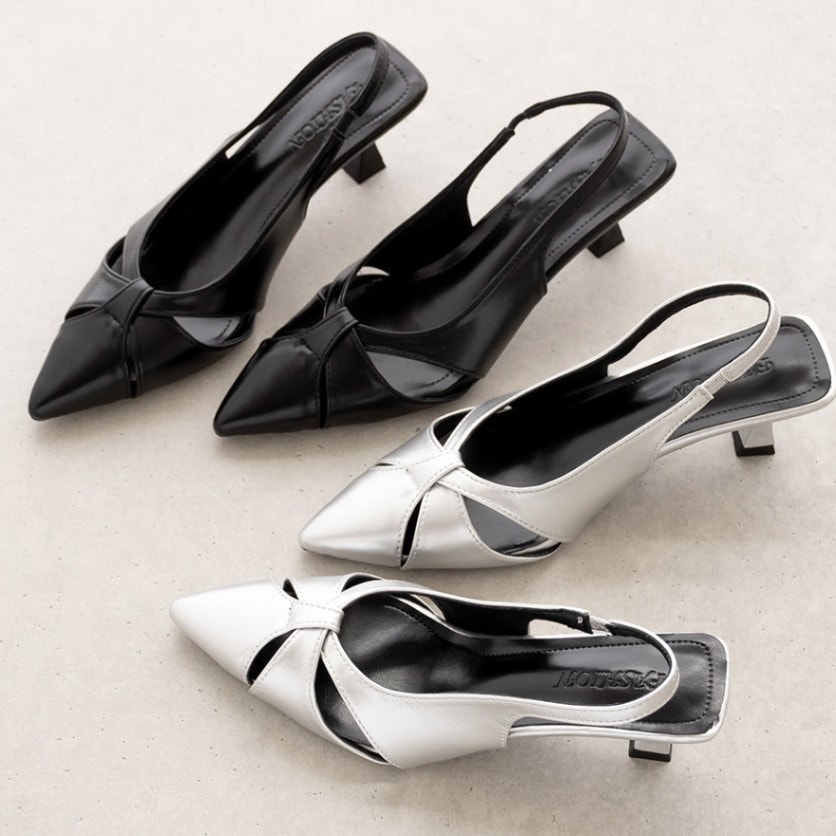 極美品！STACCATO ブラック ポインテッドトゥ ストラップ ビジュー STACCATO | キラークラックフラット (スリッポン・フラット