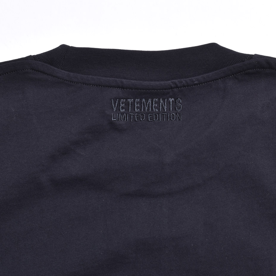 LOGO LABEL T-SHIRT [ UE52TR120X-1602 ] VETEMENTS / �����ȥ��