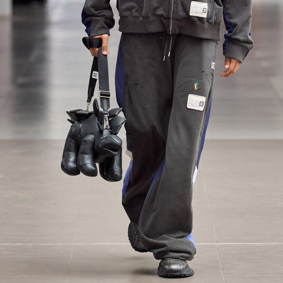 DOLLS STEGOSAURUS BAG [ MIHARA YASUHIRO / �ߥϥ�䥹�ҥ�] A16BG715