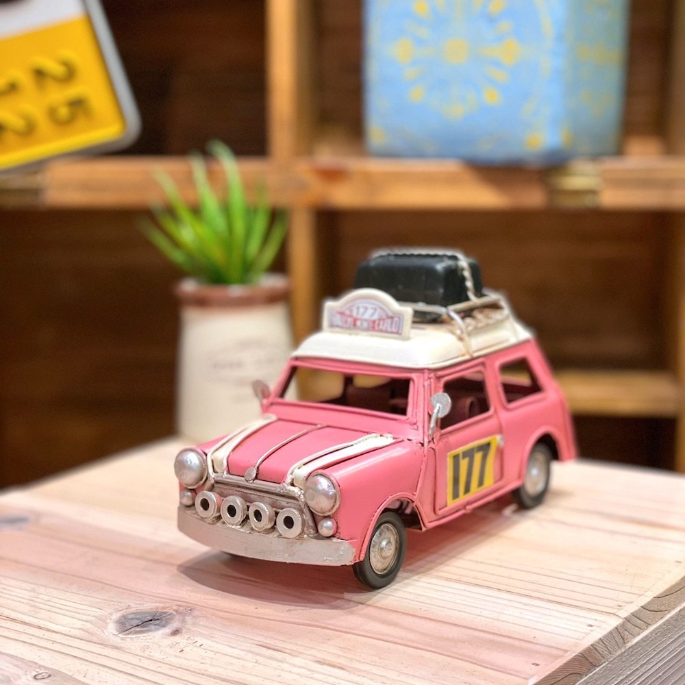 輸入雑貨　ヴィンテージ風 　『旧車ブリキチェア』　ブリキ　シルバー　くるみボタン 輸入雑貨 ヴィンテージ風 『旧車ブリキチェア』 ブリキ シルバー