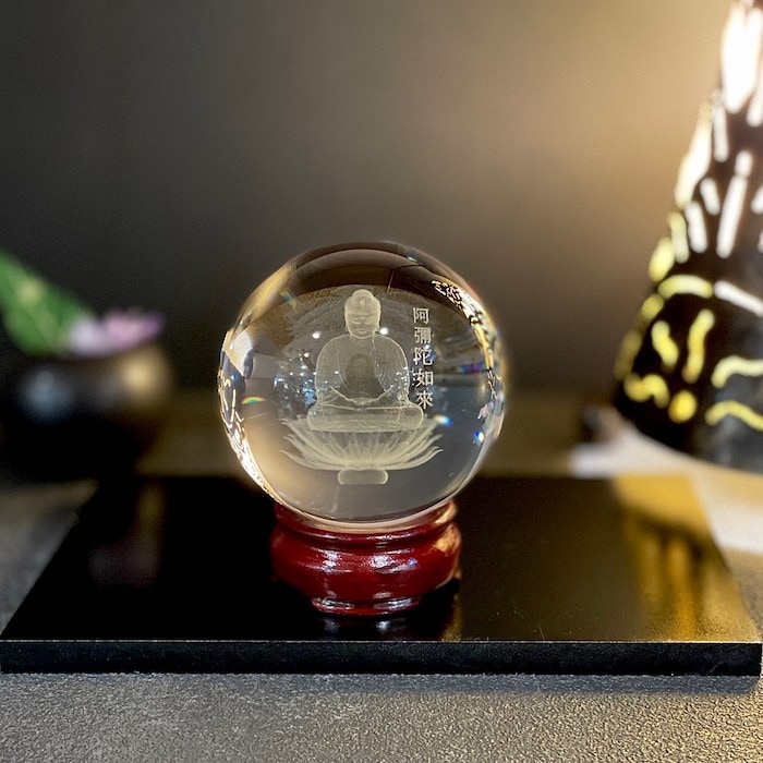 レーザー彫水晶 阿弥陀如来 201810y-02 水晶 レーザー 木製台座付き 3D