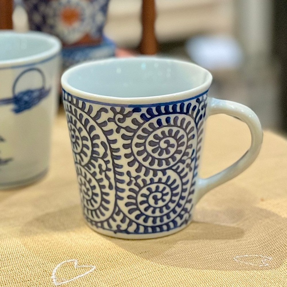 染付陶器 マグカップ コーヒーカップ 湯呑み 陶器 蛸唐草 唐草 和風 和柄 おしゃれ ギフト モダン 和 キッチン雑貨 マグカップ ピノポチ