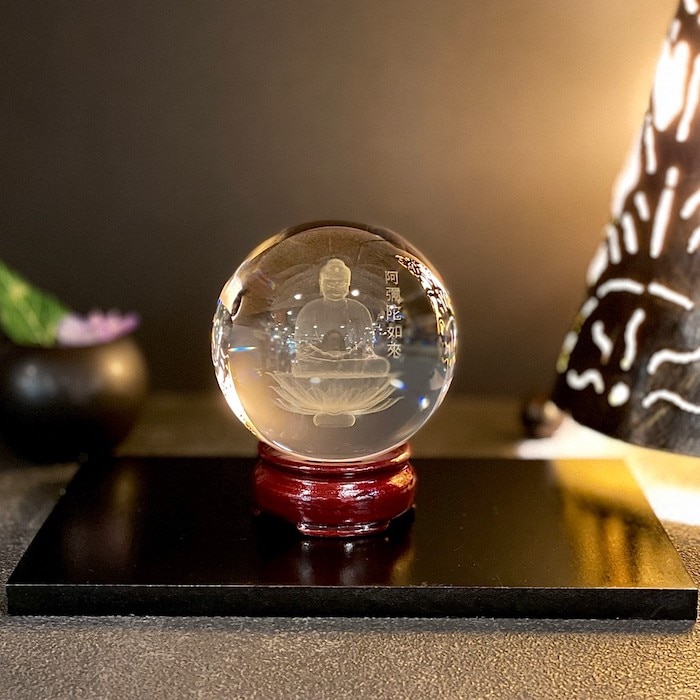 レーザー彫水晶 阿弥陀如来 201810y-02 水晶 レーザー 木製台座付き 3D