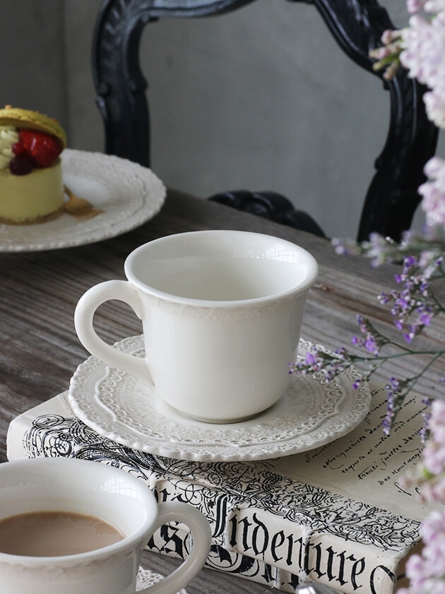 希少】ホワイトレース ハンドル付き 盛り上げ グラス カップ ソーサー