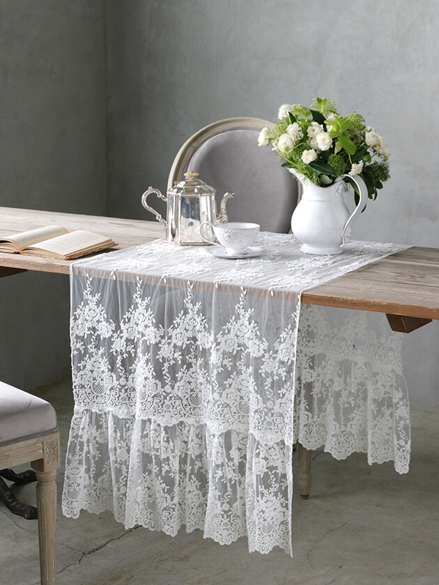 サラグレース　Chez moi テーブルランナー　ホワイト Chez moiテーブルランナーProvenzaオフホワイト サラグレース