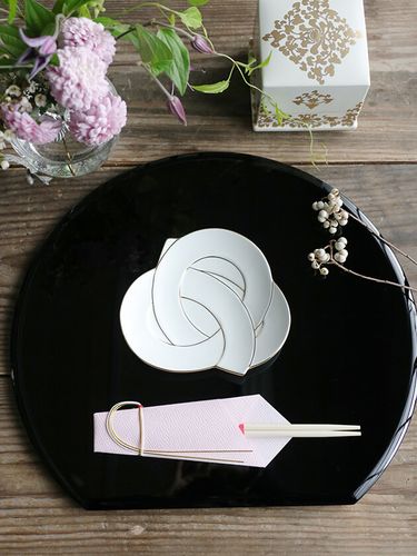 金彩菊華紋5.5寸皿 クリーム釉