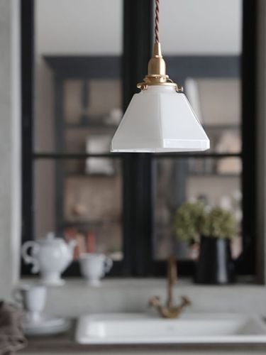 Lusteペンダントランプ Trapeホワイトガラス