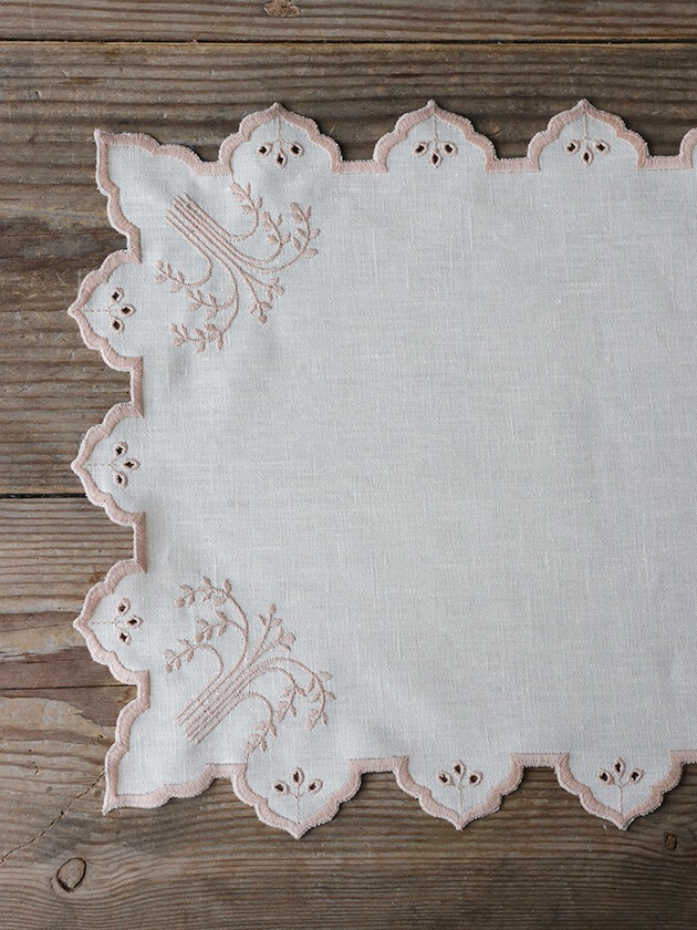 Borgo delle tovaglieプレースマットEden 50x35cm ソルトxピンクベージュ