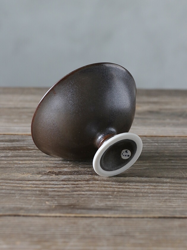 陶器　信楽焼　銀彩の脚付き台　炭化窯変　手作り一品物　お洒落　高級ディスプレイ 陶器信楽焼銀彩の脚付き台炭化窯変手作り一品物お洒落高級