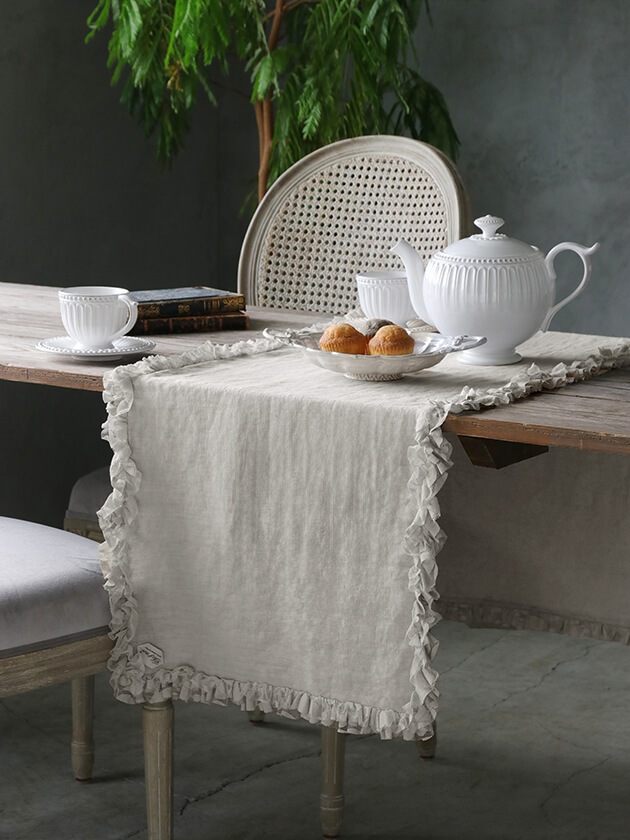 完売 サラグレース テーブルランナー Chez moiテーブルランナーChicライトベージュ サラグレース