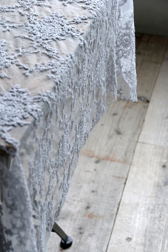 Chez moiテーブルクロスCorinzioライトグレー シェモア ～ サラグレース