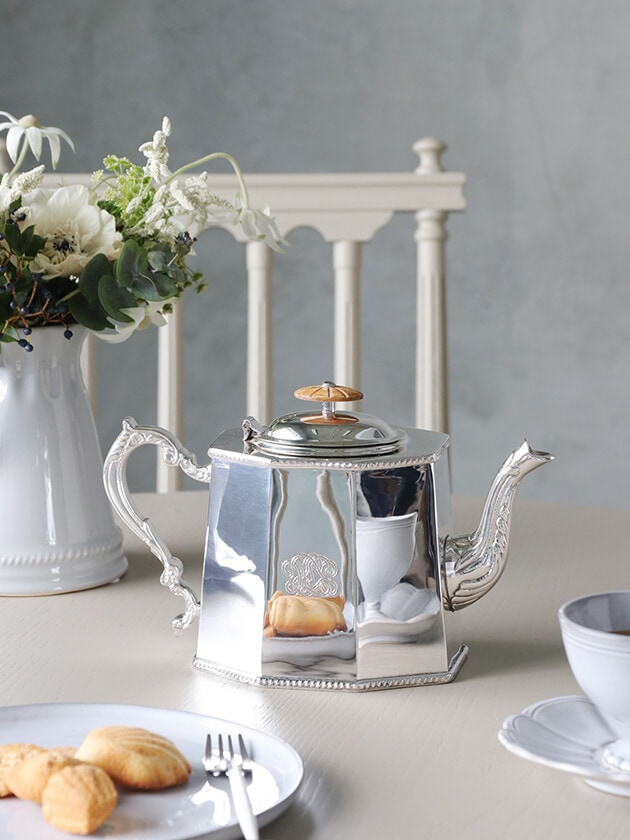 Royal Family����С��ƥ����ݥå�Lana