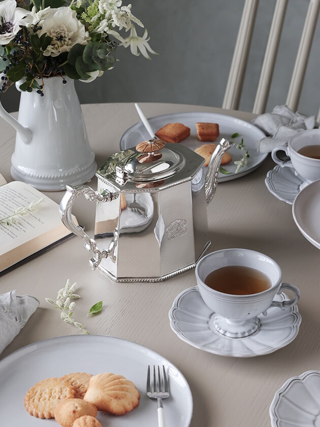 Royal Family����С��ƥ����ݥå�Lana