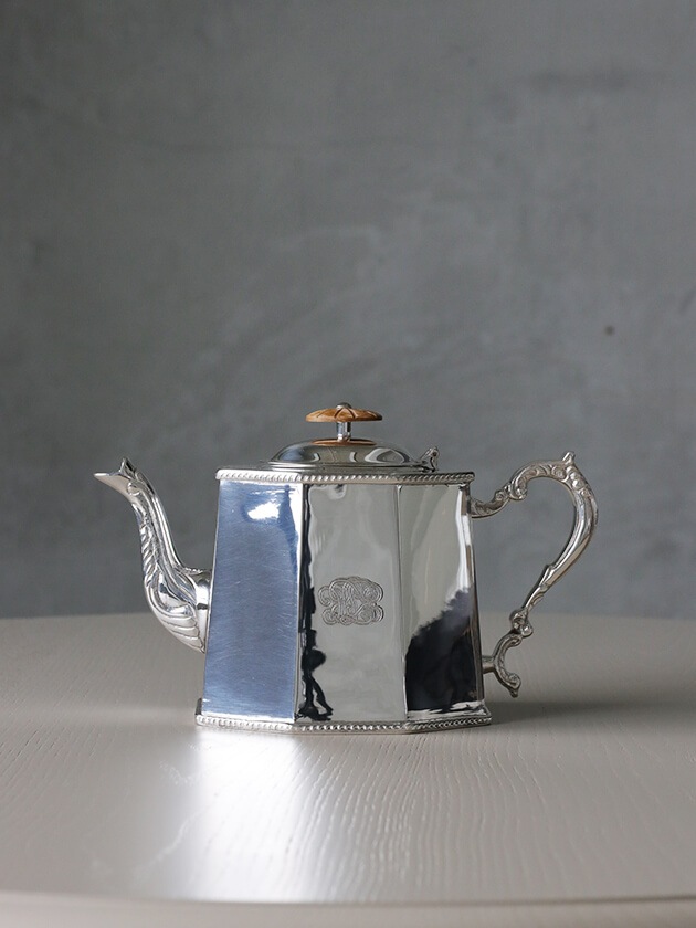 Royal Family����С��ƥ����ݥå�Lana