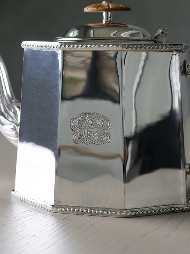 Royal Family����С��ƥ����ݥå�Lana