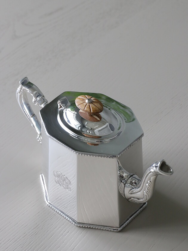 Royal Family����С��ƥ����ݥå�Lana