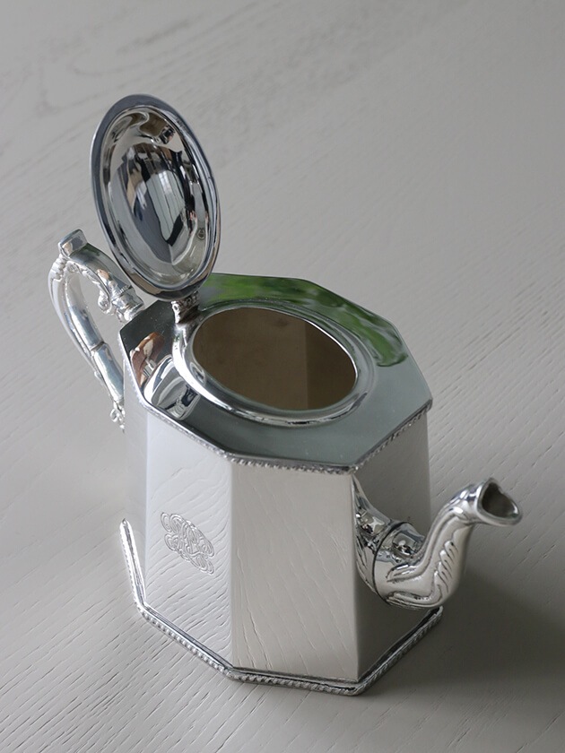 Royal Family����С��ƥ����ݥå�Lana