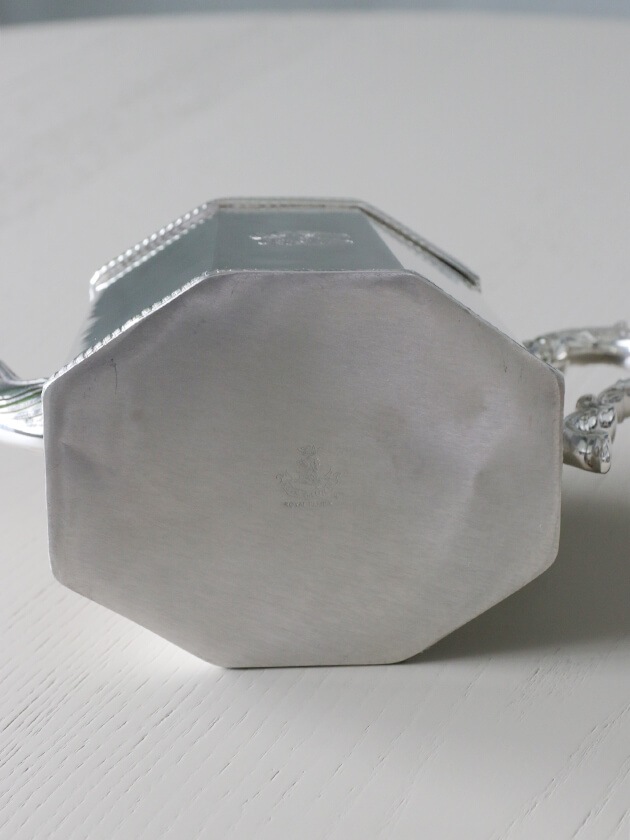 Royal Family����С��ƥ����ݥå�Lana