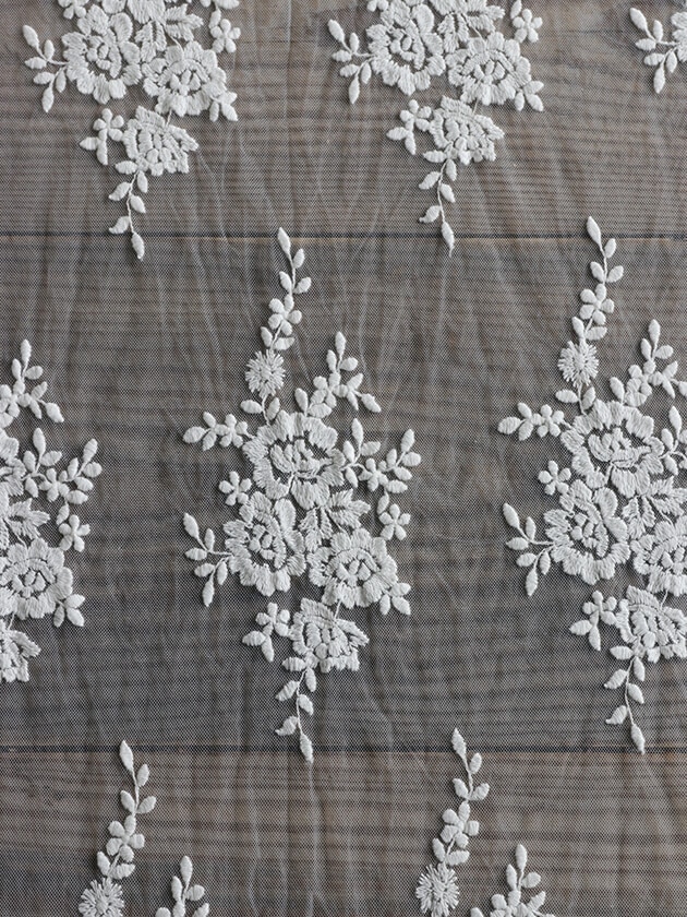 サラグレース　Chez moi テーブルランナー　ホワイト Chez moiテーブルランナーArabesqueオフホワイト50x160cm