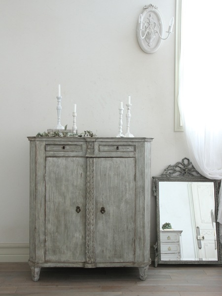 Gustavian Antique�����ɥܡ���